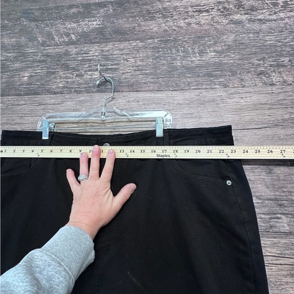 PrettyLittleThing Black Flared Jeans Pants - Picture 6 of 9